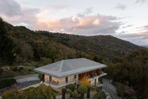 Uma vista da montanha tirada of country house 