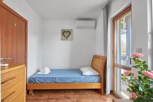 Cama ou camas em um quarto em Charming 2BD Guest House in Sozopol