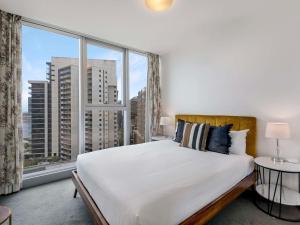 Katil atau katil-katil dalam bilik di The Sebel Residences Melbourne Docklands Serviced Apartments