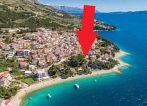 an aerial view of a beach with a red arrow at Urban Edge - Beach Apartments in Omiš