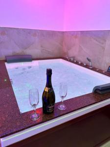 Напитки в Casa Hanea & SPA piscina exterioara incalzita ,sauna, jacuzzi privat in fiecare apartament