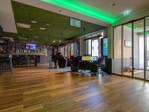 Телевизор и/или развлекательный центр в ibis Styles Bad Reichenhall