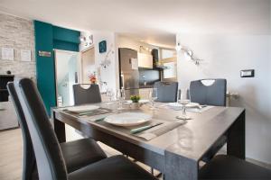 A cozinha ou cozinha compacta de DEA SUITE APARTMENT - FIUMICINO ROME AIRPORT 5 Min -