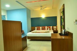 Cubbon Suites - 10 Minute walk to MG Road, MG Road Metro and Church Street房間的床