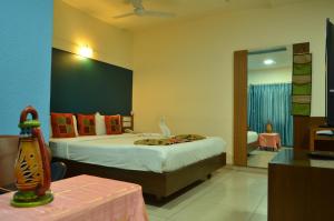 Cubbon Suites - 10 Minute walk to MG Road, MG Road Metro and Church Street房間的床