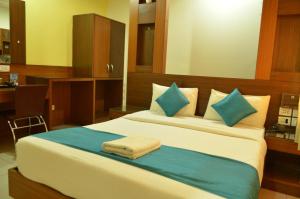 Cubbon Suites - 10 Minute walk to MG Road, MG Road Metro and Church Street房間的床