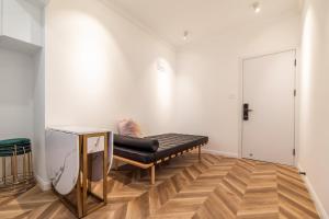 a living room with a bench and a door at Shanghai Hills & Serendipity MCM Near Line1 & Line2 People's Square in Shanghai