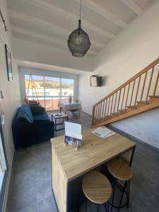 Predel za sedenje v nastanitvi DUPLEX CALVI DIRECT PLAGE