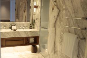 The Ritz-Carlton, Harbin tesisinde bir banyo