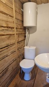 A bathroom at Oandu Camping