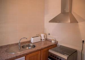 A kitchen or kitchenette at Cosy Historical House in Lamego - Quinta do Cabo