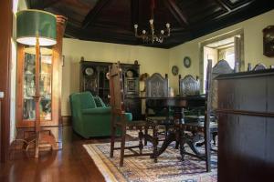 A seating area at Cosy Historical House in Lamego - Quinta do Cabo