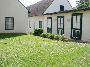 Bioweingut Hauerhof 99 -apartment 1 के बाहर एक बगीचा