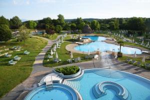 Swimmingpoolen hos eller tæt på Rogner Bad Blumau