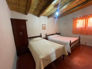 a room with two beds in a room at Bello Atardecer in Tilcara