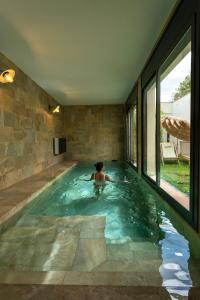 Bazen v nastanitvi oz. blizu nastanitve Loft spa con piscina climatizada salada Figueres