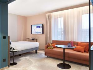 Tempat tidur dalam kamar di Novotel Hamburg Central Station