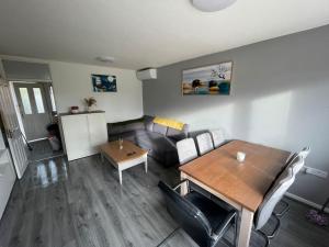 Kjøkken eller kjøkkenkrok på Cosy 2-Bed House in Ancoats Manchester!