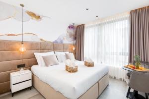 Fly Rooms Medulin - 50m from the Beach - NEW 2024 tesisinde bir odada yatak veya yataklar