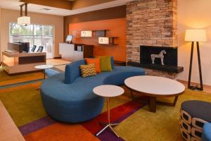 אזור ישיבה ב-Fairfield Inn Orlando Airport