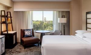 Hyatt Regency Sacramento में एक कमरे में एक या कई बेड