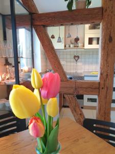 a vase of flowers on a table in a kitchen at Ferienwohnung Peetsch am See in Mirow