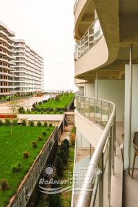 En balkon eller terrasse på RoApart Mamaia - Casa Del Mar Studio