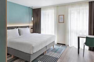 מיטה או מיטות בחדר ב-Residence Inn by Marriott Hamburg Altona