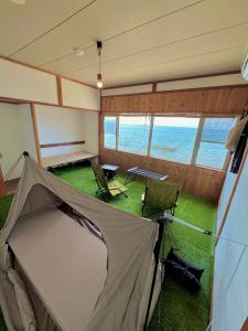 Tienda en una habitación con vistas al océano en ASTERISK＋, en Iwami