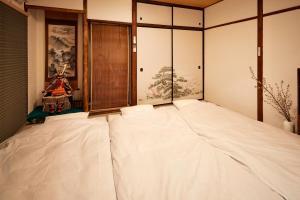 A bed or beds in a room at Nara Top Sights 5 to 20 Min Walk