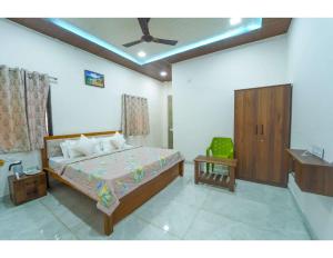 Giường trong phòng chung tại Sunshine villa panchgani -mahableshwar