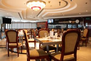 A restaurant or other place to eat at Dubai Grand Hotel by Fortune, Dubai Airport