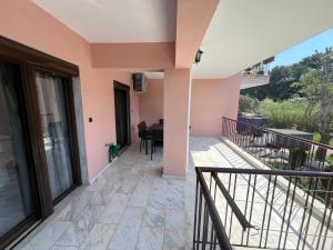 Balcony o terrace sa Luxury Apartment Agia Triada