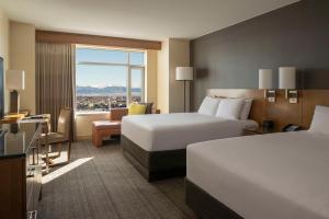 Hyatt Regency Denver at Colorado Convention Center में एक कमरे में एक या कई बेड