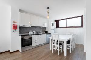 A cozinha ou cozinha compacta de GuestReady - Esposende Beach Place