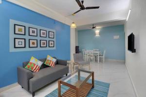 Luxury 2BHK Apartment near Calangute Baga beach with Pool TV 또는 엔터테인먼트 센터