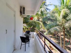 Luxury 2BHK Apartment near Calangute Baga beach with Pool 발코니 또는 테라스