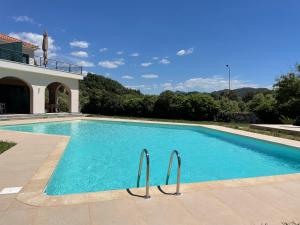 A piscina localizada em Antinea Olympian Villa ou nos arredores