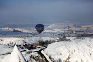 Millstone Cave Suites Hotel pozimi