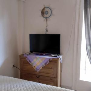 Televisi dan/atau pusat hiburan di Small and cosy appartment- Piccolina