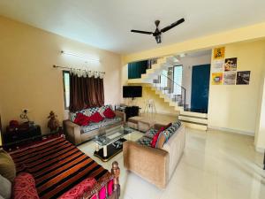 Setusvæði á Swaradhya Hillside Villa 3BHK -AC - WiFi - SmartTV - Parking - Kitchenette - Near Lonavala