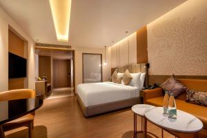 Llit o llits en una habitació de Grand Madurai by GRT Hotels