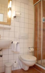 Hotel Am Obermarkt tesisinde bir banyo