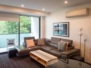 Ruang duduk di Modern Quiet 1 & 2 Bed Apt Opposite Albert Park