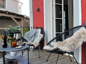 Seating area sa BEYOND Staying Studio Apartment 6 Passau Rainshower