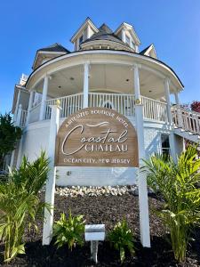 ein Schild vor einem Pavillon in der Unterkunft Coastal Chateau in Ocean City