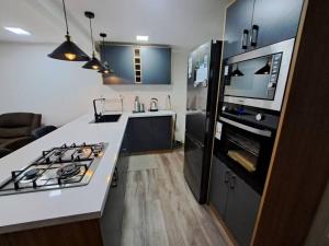 A kitchen or kitchenette at Agradable casa en Puerto Varas