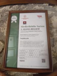 Un certificado, premio, cartel u otro documento en Taşdelen Hotel