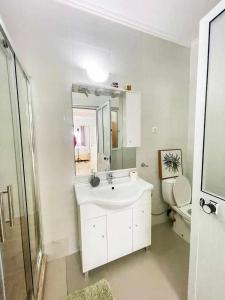 Un baño de Zeyden Place Apt 2