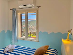 En eller flere senger på et rom på [porto santo stefano] sunny retreat